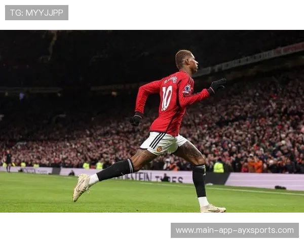 曼联中场长传直达拉什福德制造单刀良机